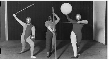 <p>Oskar Schlemmer's 1927 performance reflects a non-balancing movement and space, emphasizing the theme of modernizing traditional practices through new costumes and scenography.</p>