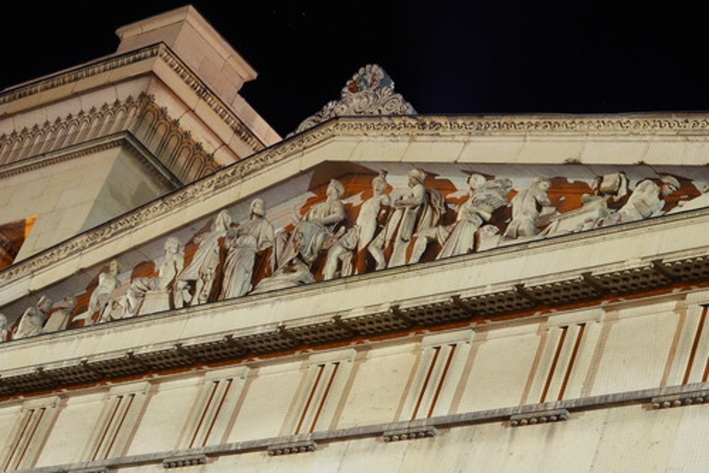 <p>Det trekantede gavlfelt på et tempel.</p>