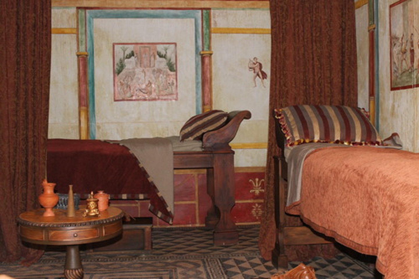 <p>A small chamber within a Roman house or catacomb, often used as a bedroom or burial space.</p>
