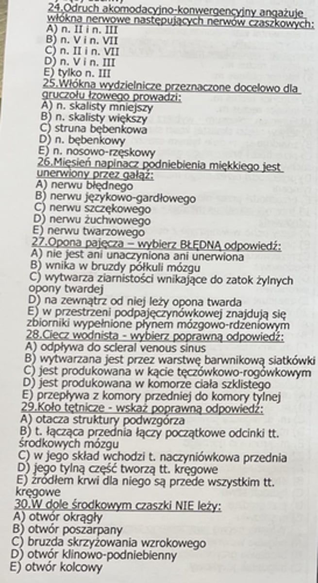 <p>25</p><p>Inne nerwy do gruczołów wydzielniczych:</p><p>Ślinianka przyuszna - n. uszno-skroniowy (gałąź żuchwowego)</p><p>Ślinianka podżuchwowa i podjęzykowa - struna bębenkowa (gałąź n. twarzowego, która dociera do n. językowego (V3)</p>