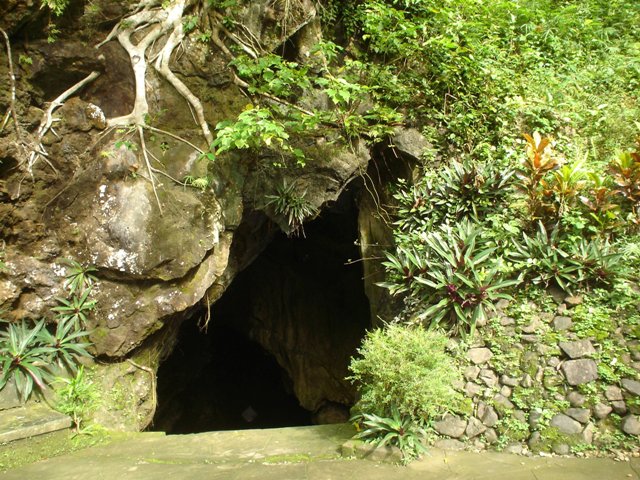 <p><span style="color: #000000">The cave that the natives used as a</span><span style="color: #000000"><br></span><span style="color: #000000">refuge from the attacking Moro Pirates</span><span style="color: #000000"><br></span><span style="color: #000000">during the 17th century.</span></p>