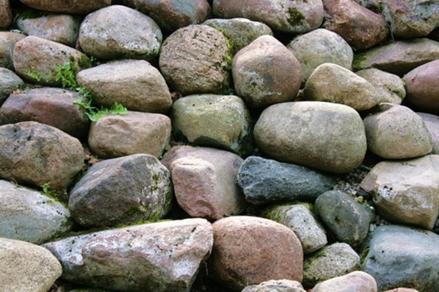<p>shítou (n.)- stone,rock</p>