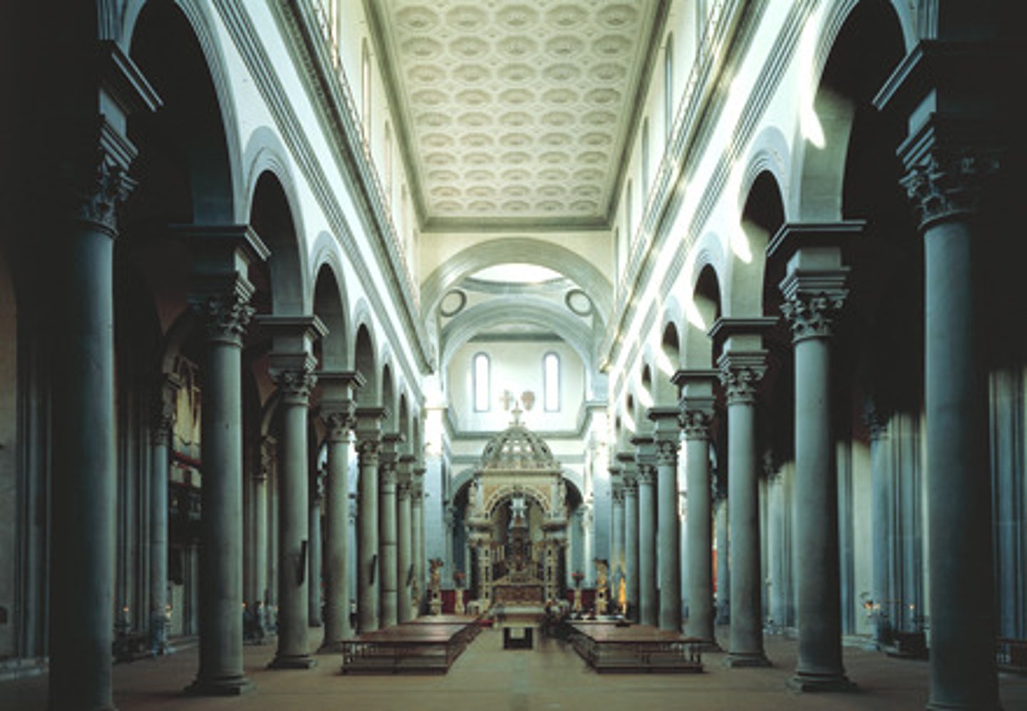 <p>the series of arches supported by piers or columns separating the nave from the side aisles</p>