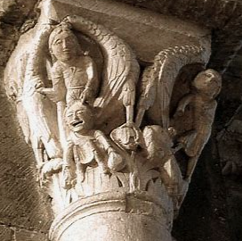 <p>type of capital that has figures or scenes that depict historical or narrative content</p>