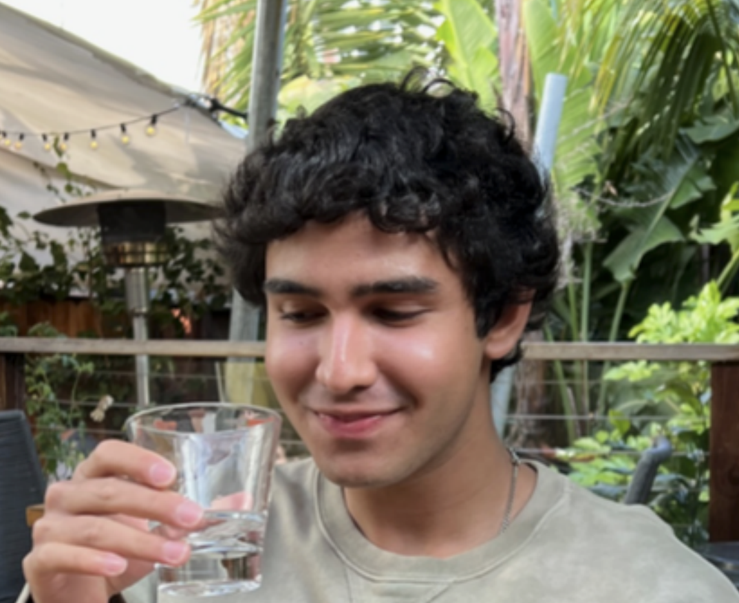 Their idol is United Airlines’ head of route planning (Patrick Quayle).