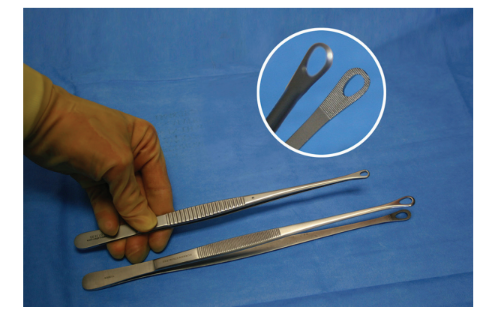 <p>Nickname: Ring forceps, tuttle’s, singley’s, tuttle thoracic </p><p>Use: Atraumatic; grasps lung tissue</p><p>Features: Fenestrated jaws and serrations, cross pin variation modeled</p>