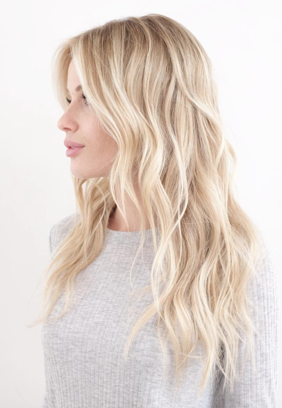 <p><br><span>blond hair</span></p>