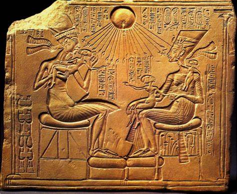 <ol><li><p>Akhenton holds daughter on left, Nefertiti on right</p></li><li><p>Tried to create a shift within egyptian art</p><ol><li><p>Altered the way their bodies were shone</p></li></ol></li><li><p>Akhenaton created new capital named after him and just worshiped sun disk</p></li><li><p>Sun rays = life in egypt and are pointing at queen and king</p></li></ol><p></p>