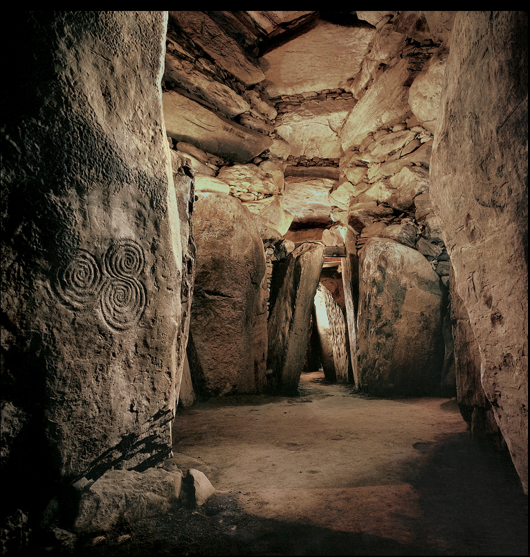 <p><span>TOMB INTERIOR WITH CORBELING AND ENGRAVED STONES<br>Newgrange, Ireland. c. 3000-2500 BCE. [Fig. 01-19]</span></p><p>Neo</p><p></p>