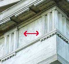 Horizontal repeating alternating decorative Doric entablatures