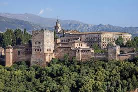 <p><span style="font-family: Gisha, sans-serif;">En la ciudad de Granada, España (Mil cuatrocientos noventa y dos)</span></p><p><span style="font-family: Gisha, sans-serif;">La fortaleza y palacio del ultimo rey moro de Granada.</span></p><p><span style="font-family: Gisha, sans-serif;">Isabella y Fernando conquistaron la Alhambra en 1692.</span></p>