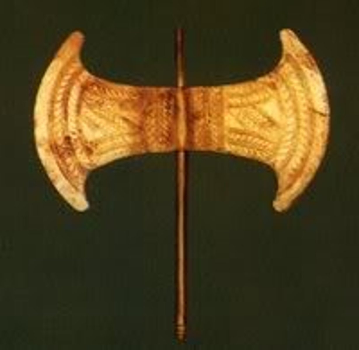 <p>A double-edged axe, one of the two big symbols of Minoan power representing some sort of power/strength.<br><br>S: Showed Minoans valued strength and power in society.</p>