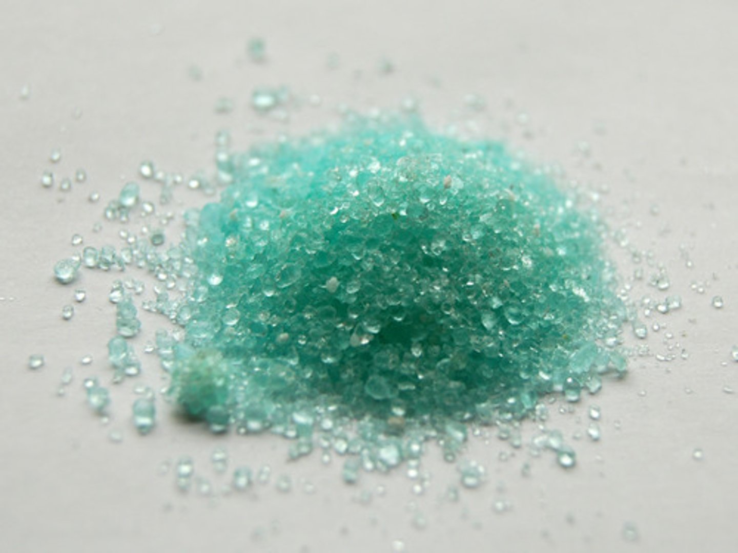 <p>FeSO4 [+2]</p><p>pale green, liquid</p>