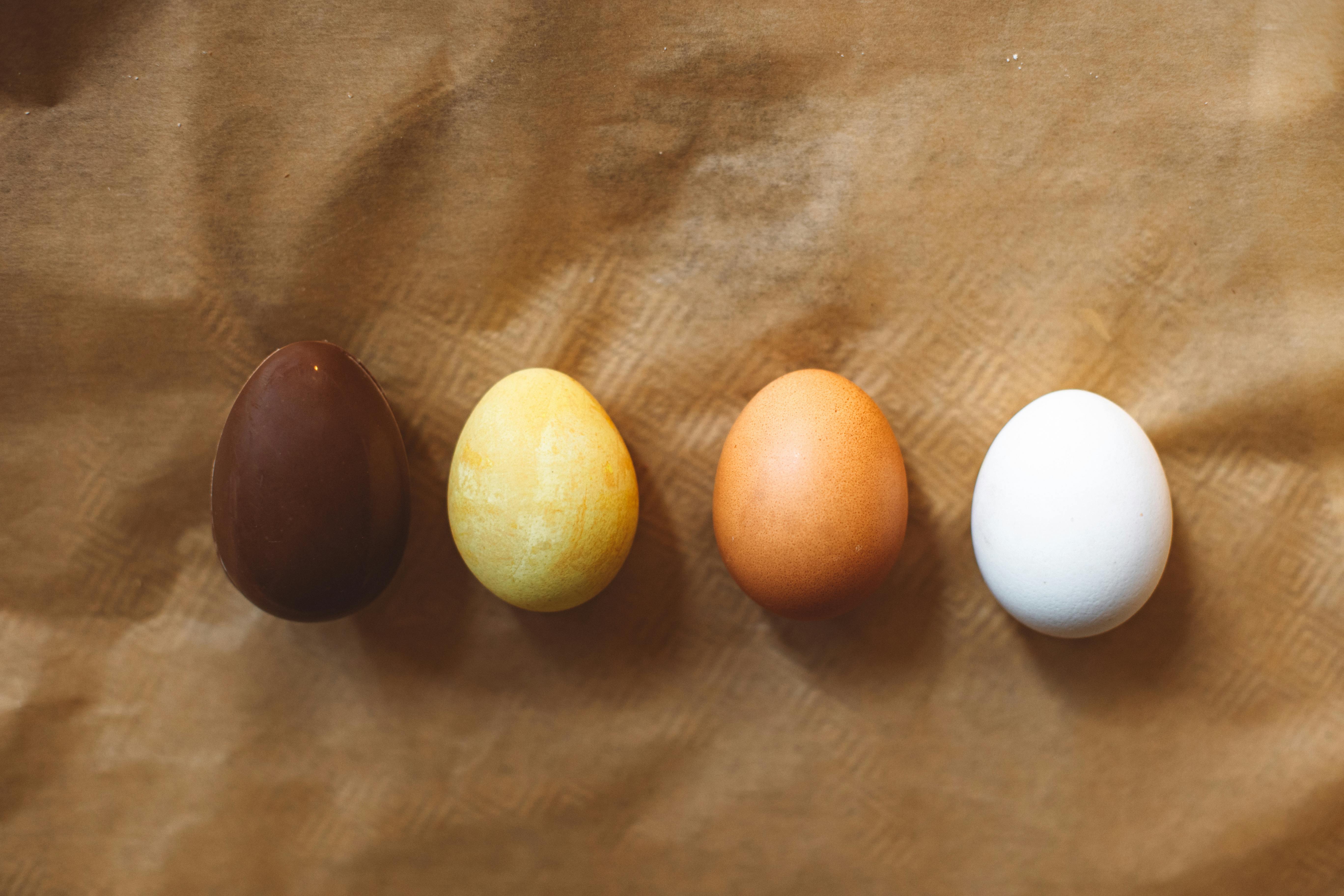 <p><strong>Different </strong><em>(adjective)</em></p>