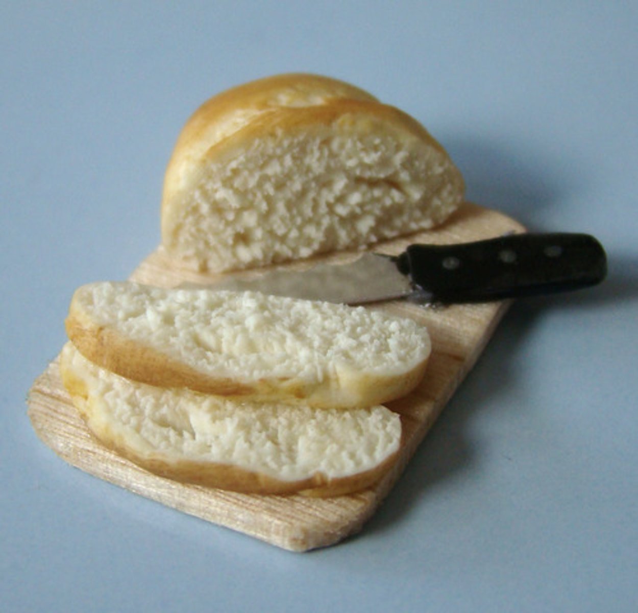 <p>to slice,cut / sliced/cut</p>