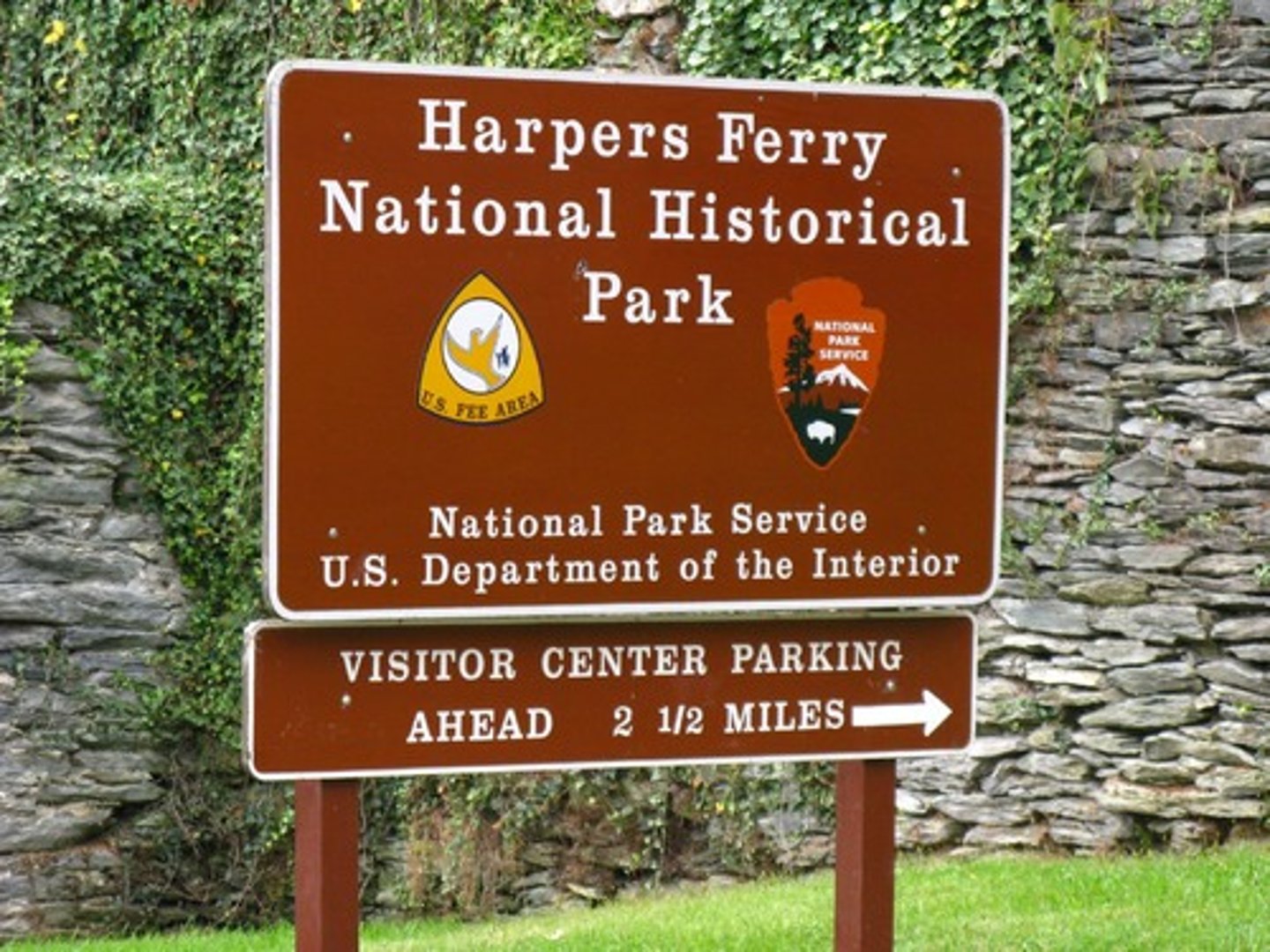 <p><strong>Money</strong> generated by <span class="bgB">recreation</span></p><p><em>Examples: paying to go to a park, tourism, local stores, etc.</em> </p>