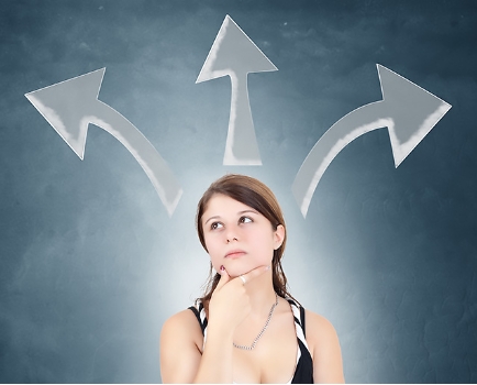 <p>If you choose what you are going to do, you <strong>decide</strong> what you are going to do.</p><p><span>|dɪˈsaɪd|</span></p><p>Решать</p>