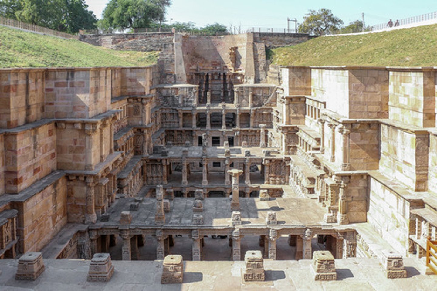 <p>a well commonly found in western india, often several stories deep and having architectural features, esp. long staircases that reach down to a dependable, year-round supply of water from underground aquifers; also called "baoli", "bawdi", "vaav", "vav"</p>