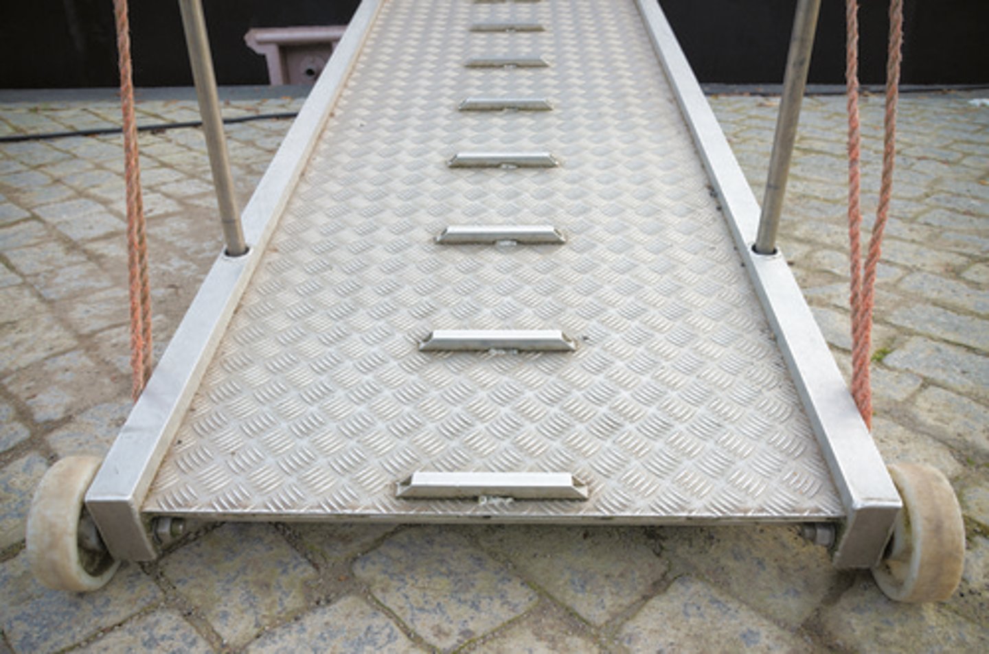 <p>gangway</p>