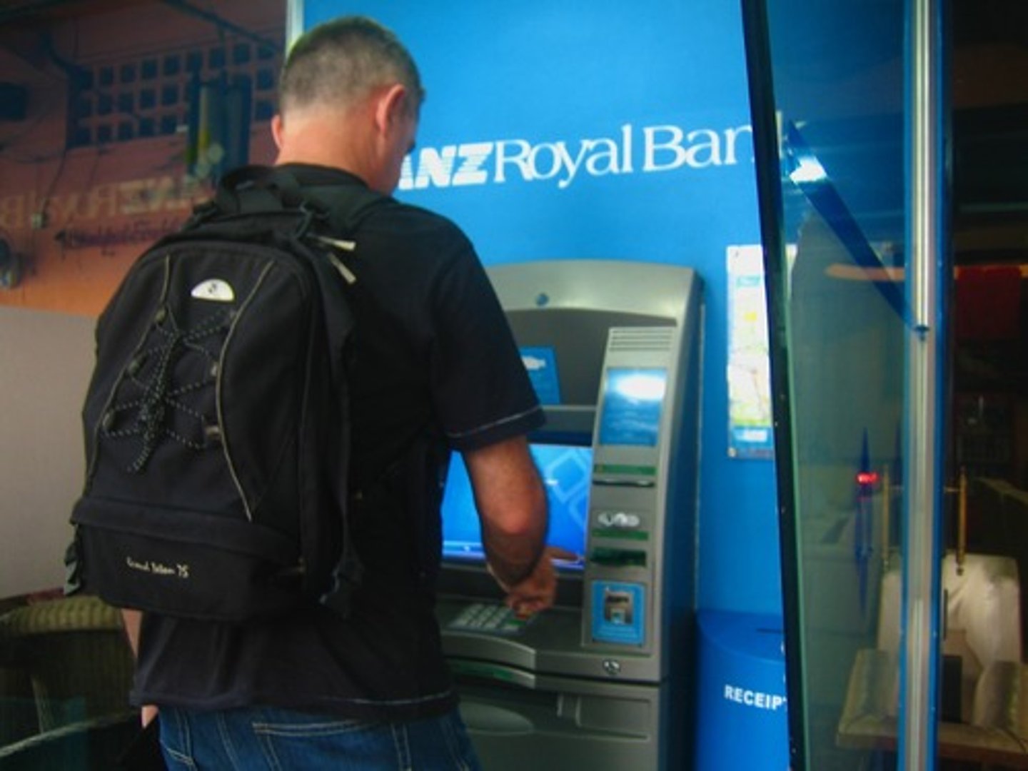 <p>зняти готівку</p>