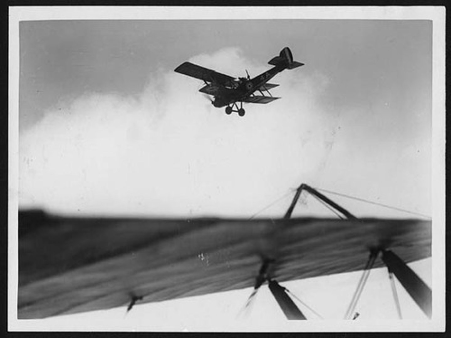 <p>airplanes, poisonous gas, tanks, machine guns, zeppelins, flamethrowers, barbed wire, submarines</p>