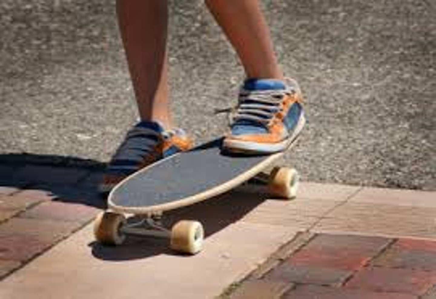 <p>skateboard</p>