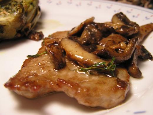 <p>Veal Scaloppine Marsala</p>