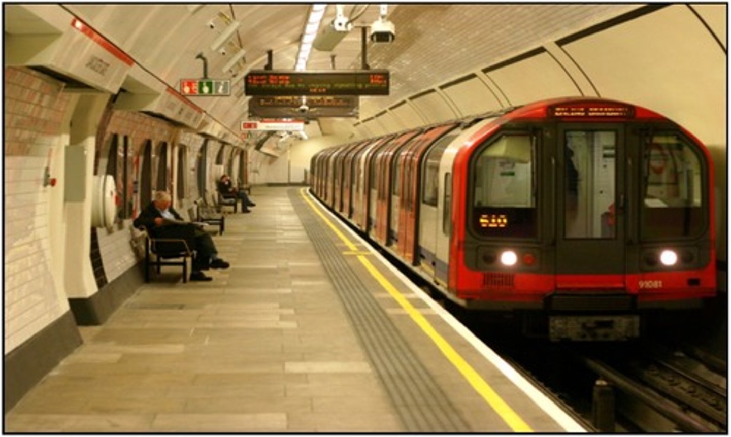 <p>underground (n)</p><p>(/ˌʌndəˈɡraʊnd/)</p>