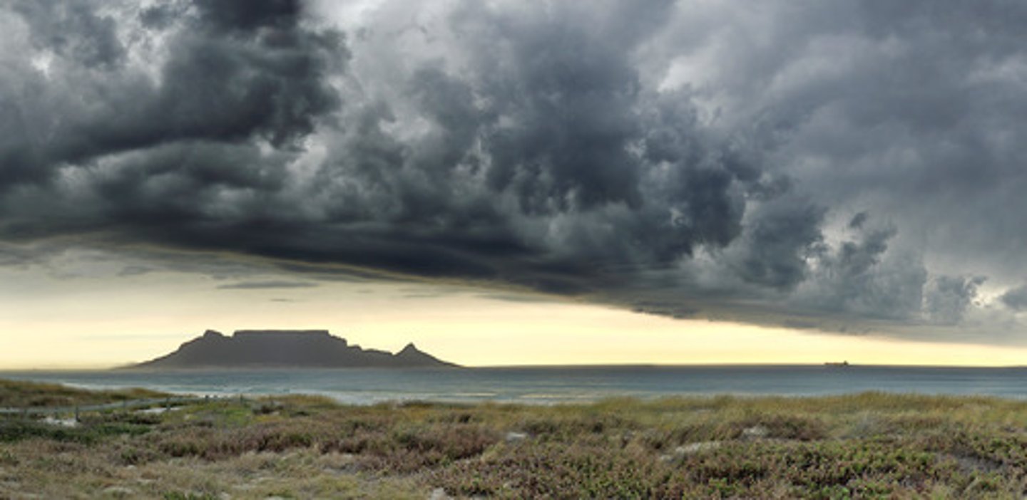 <p>adj. unfavorable, threatening, of bad omen</p>