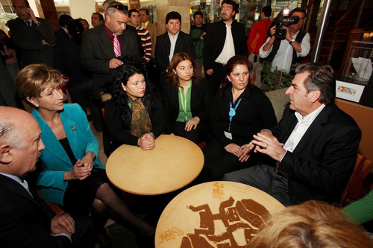 <p>to get together</p>