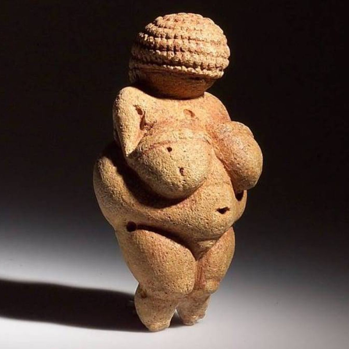 <p>famous sculpture of a woman with exaggerated female features from the <strong>Old Stone Age</strong> (<strong>paleolithic</strong>) </p>