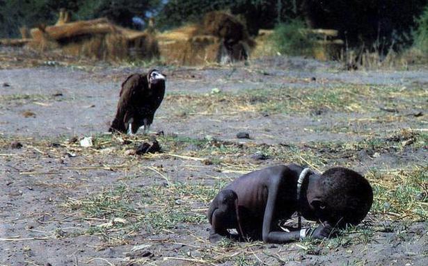 <p>Starving Child And Vulture (1993)</p>