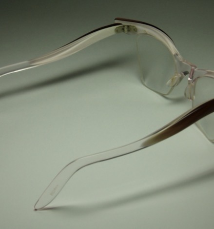 <p>Curved side design, often used with acrylic supra frames </p>