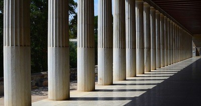 <p>the long, fluted part under the capital on a column </p>