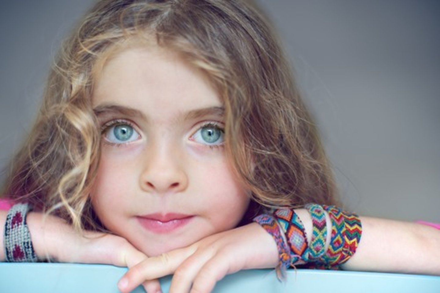 <p>v.注视，沉思，打算</p>