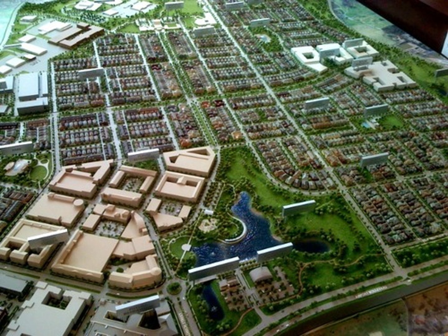 <p>A movement in urban planning to promote mixed use commercial and residential development and pedestrian friendly, community orientated cities. New urbanism is a reaction to the sprawling, automobile centered cities of the mid twentieth century.</p>