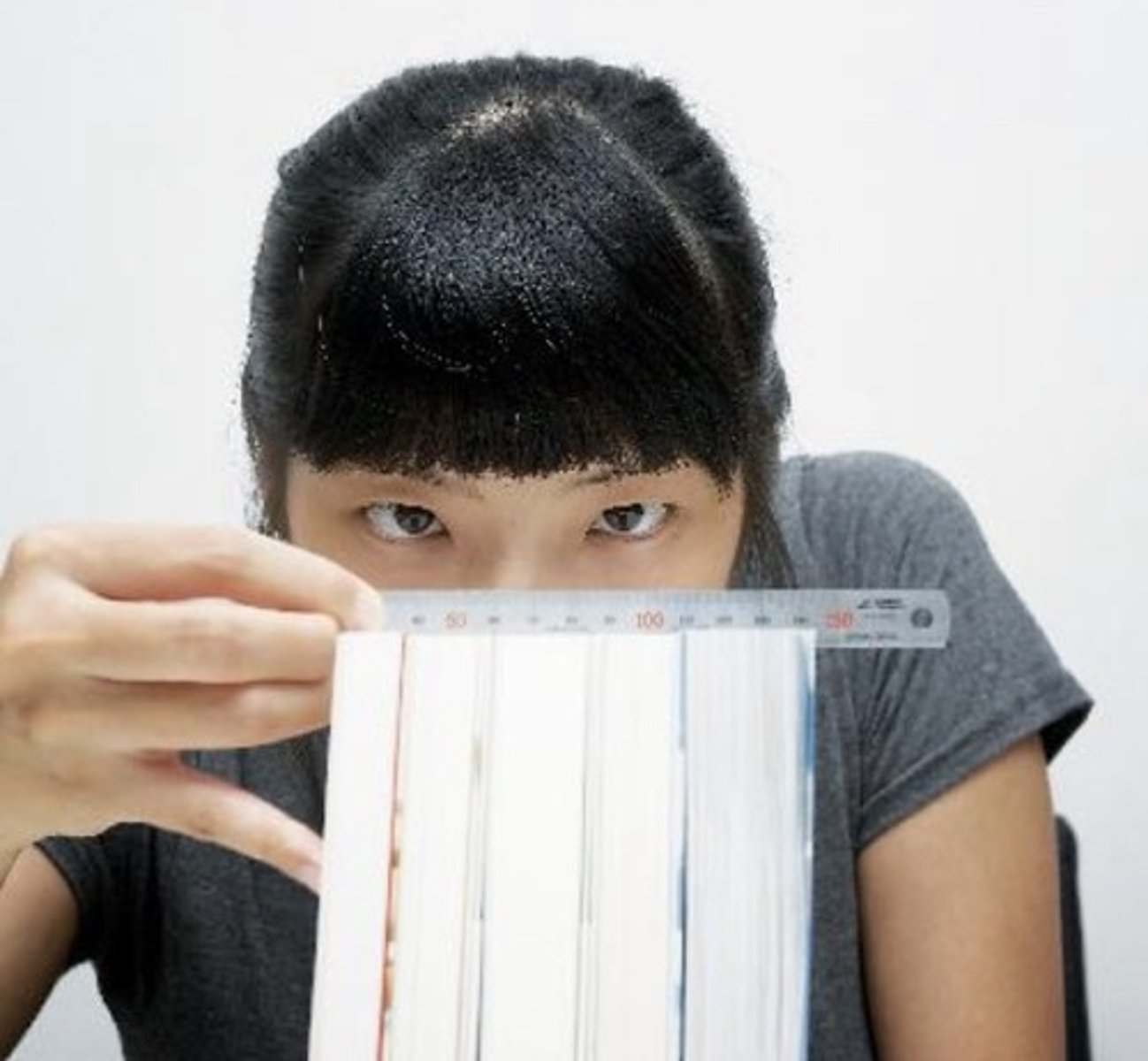 <p>cẩn thận, tỉ mỉ</p>