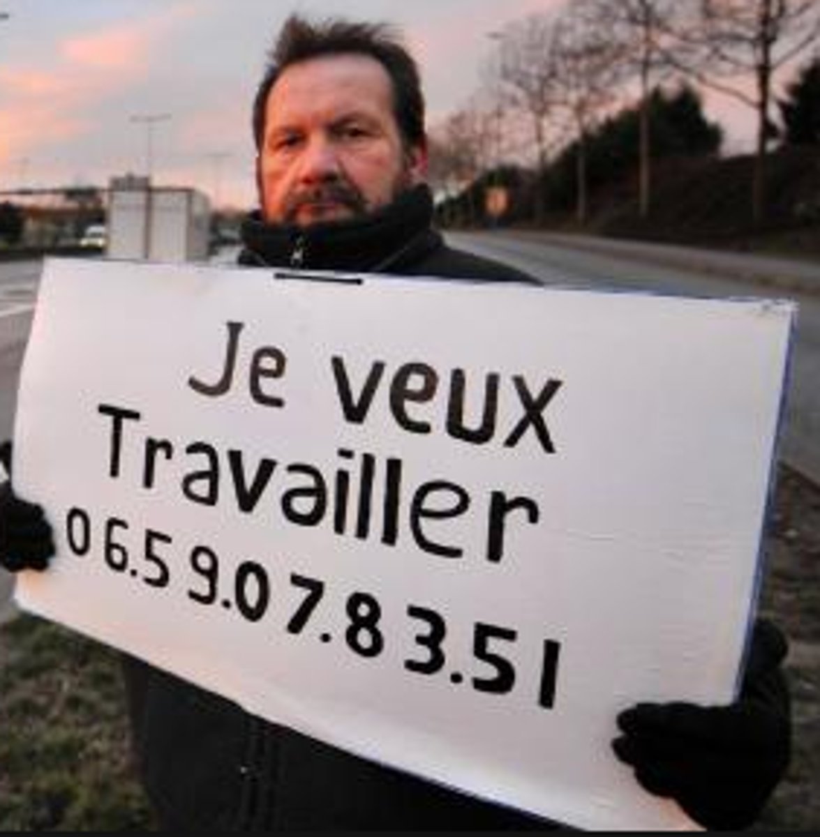 <p>unemployed person</p>