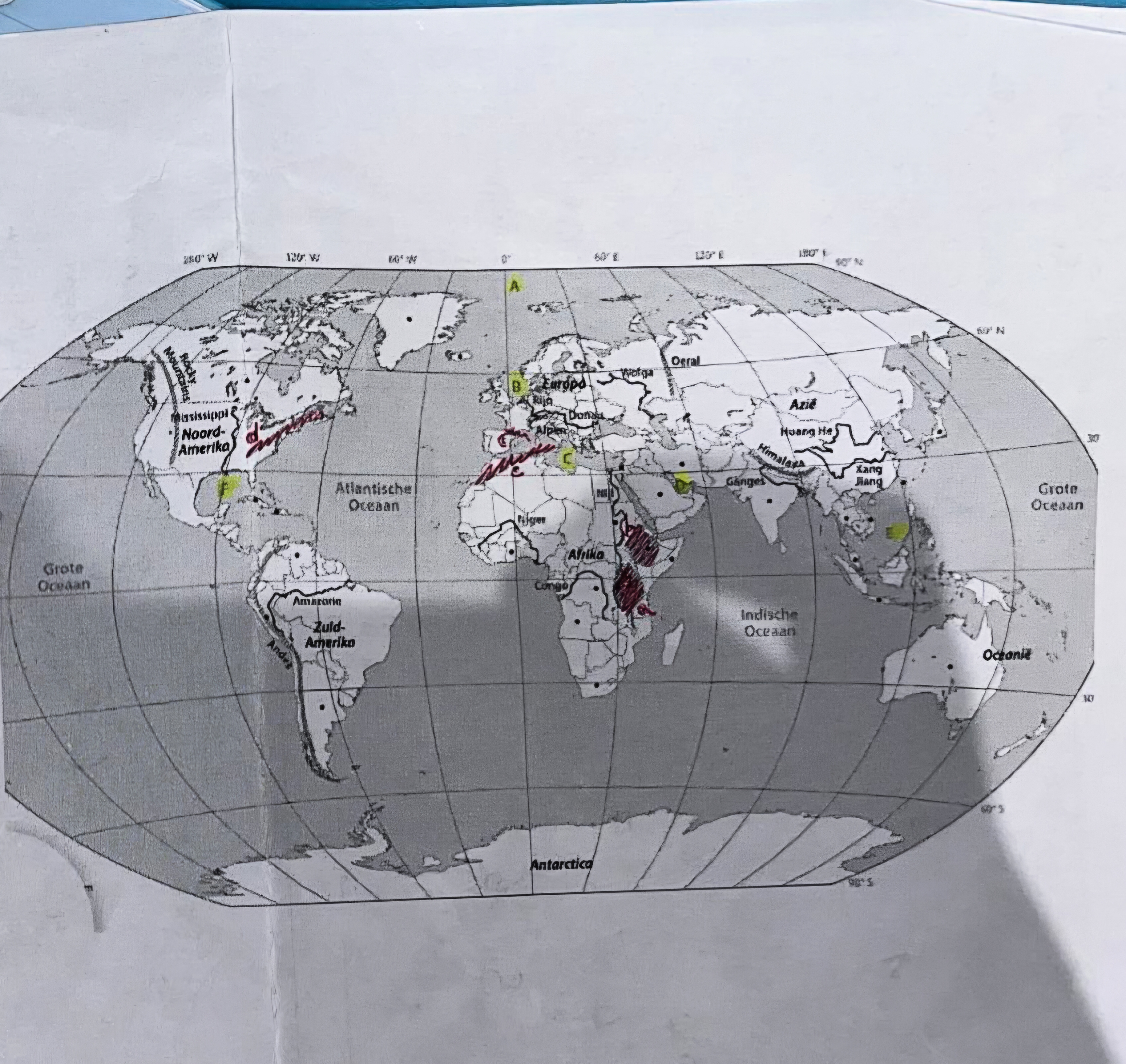 <p>Benoem de hoofdletters</p><p></p>