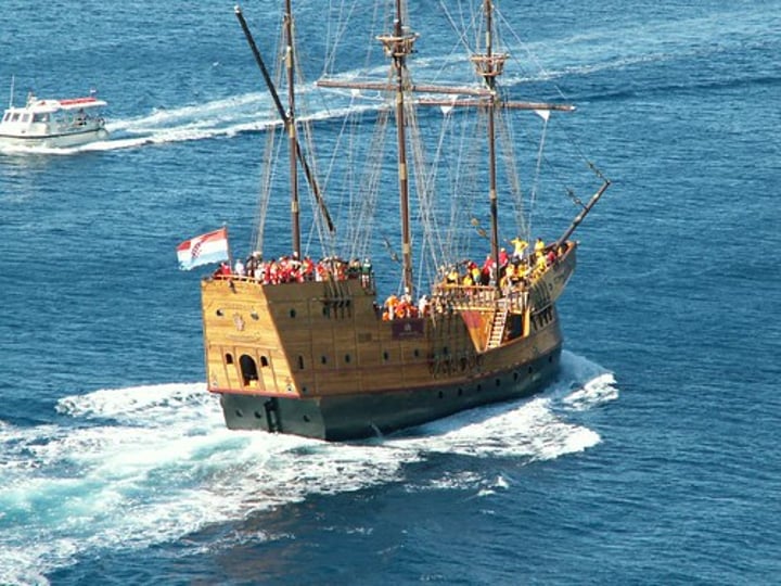 <p>a sailing ship in use (especially by Spain) from the 15th through 17th centuries, originally as a warship, later for trade; were mainly square-rigged and usually had three or more decks and masts.</p>