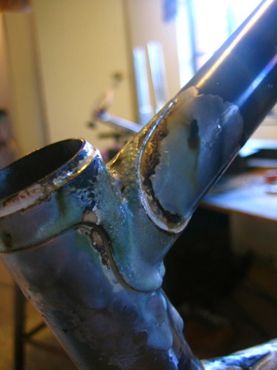<p>any joint obtained by joining of metal parts with alloys which melt at temperatures higher than 499 degrees centigrade, but lower than the melting temperature of the parts to be joined.</p>