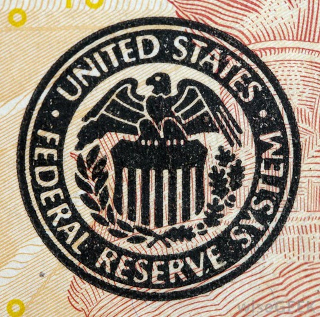 <p>a 1913 law that set up a system of federal banks and gave government the power to control the money supply</p>