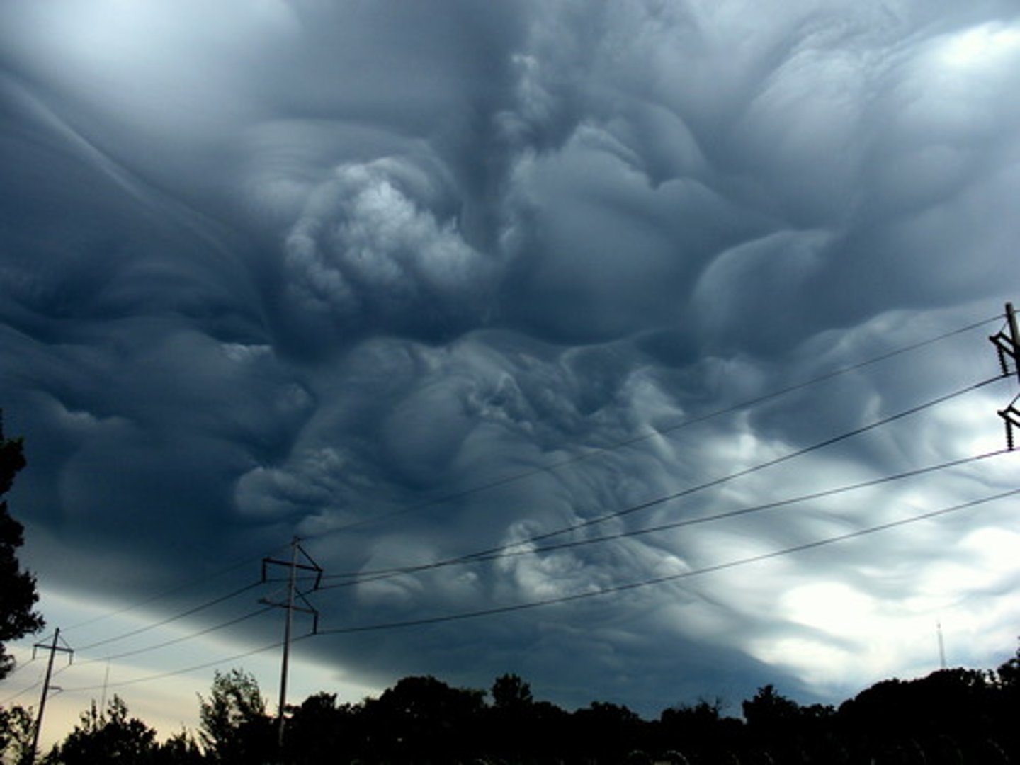 <p>Large body of air with the same temperature and humidity.</p>