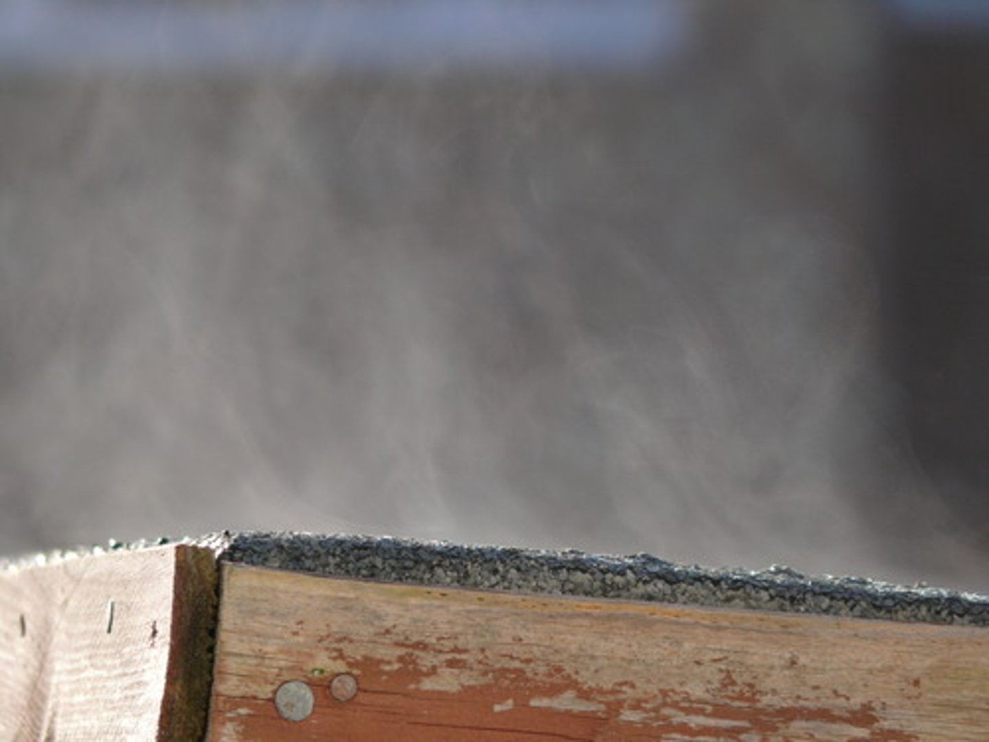 <p>v. （使）蒸发；消失</p>