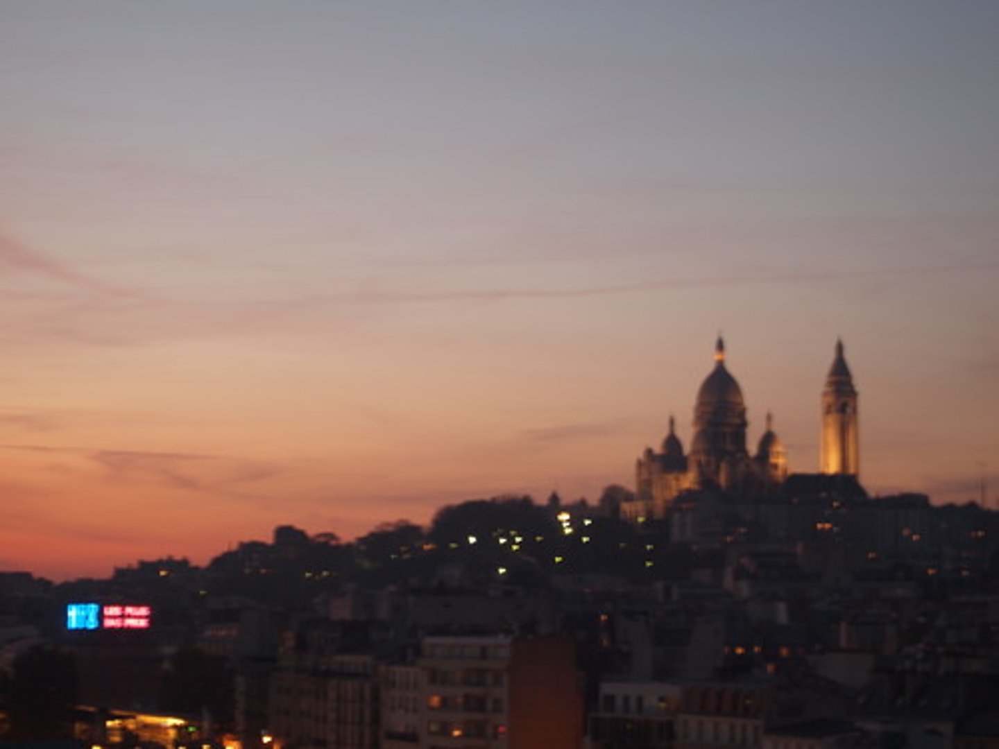 <p>une colline au nord de Paris</p>