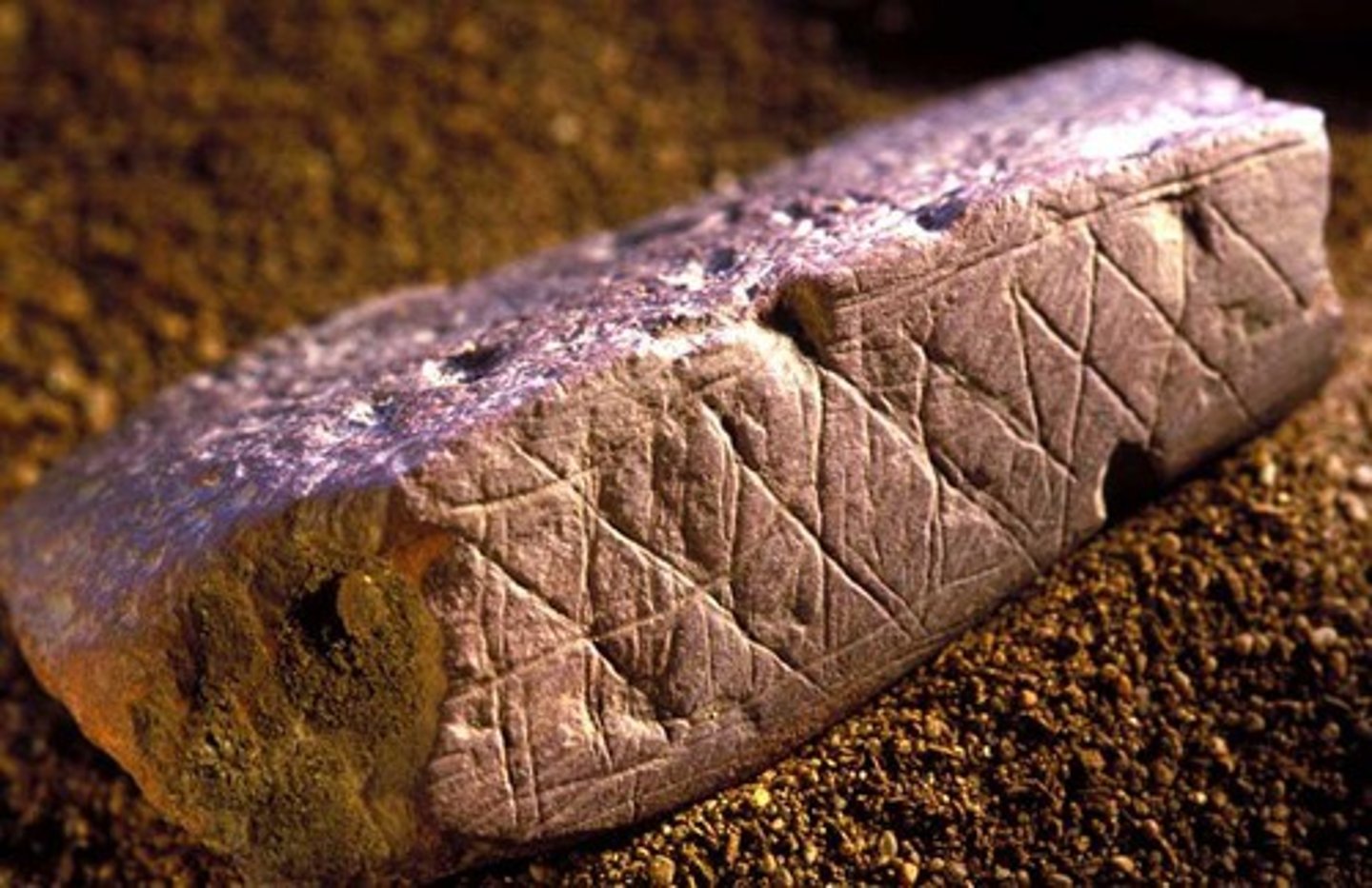 <p>An archaeological site in South Africa, dated between 100,000 and 70,000 years ago, known as the earliest evidence of deliberate art making. Perferated shells with holes so they could be used as beads.</p>