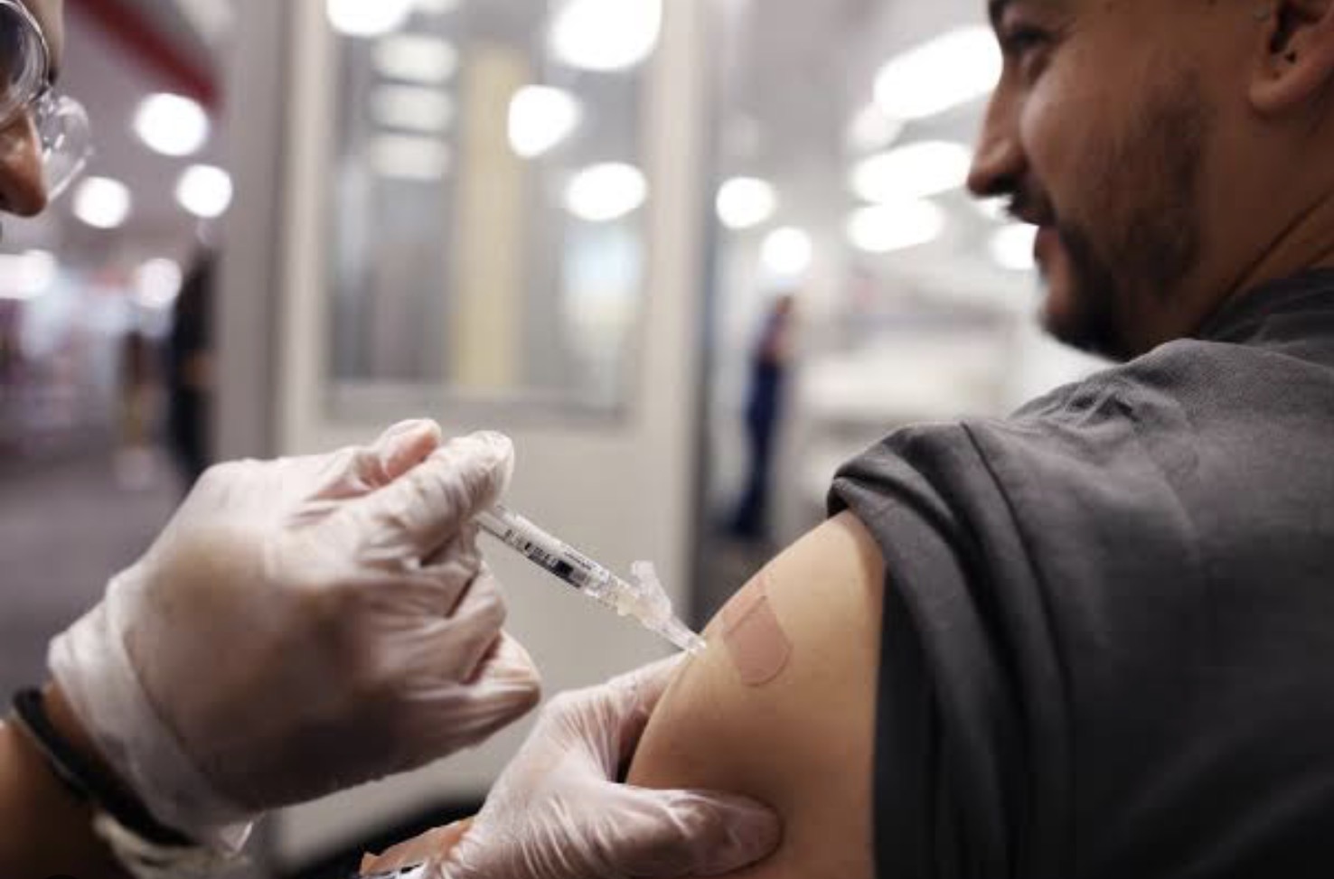 <p>He receives</p><p>He receives a message</p>