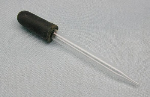 <p>Glass tip with a rubber bulb; used to transfer small amounts of liquids</p>