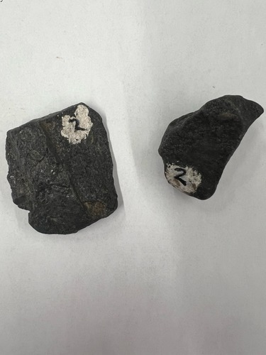 <ul><li><p>Black</p></li><li><p>Submetallic</p></li><li><p>Magnetic</p></li><li><p>Hardness: 5.5-6</p></li></ul>