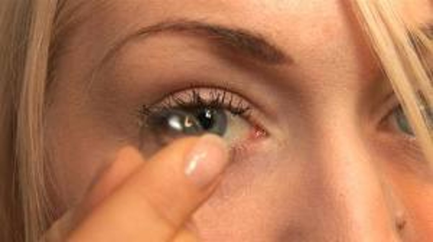 <p>/rɪˈmuːv/ gỡ bỏ, cởi ra</p>